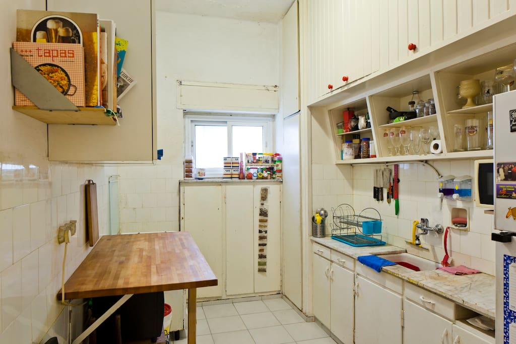 Fully equipped shared kitchen