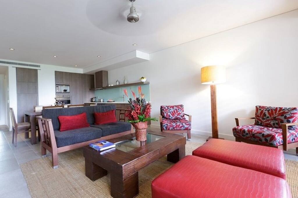 Lounge & Kitchen