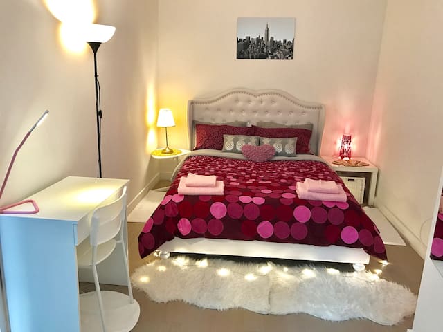 Luxury Apt Financial Dist. steps from Wall Street