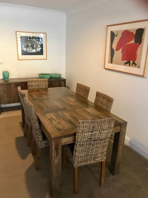 Dining area seats 6