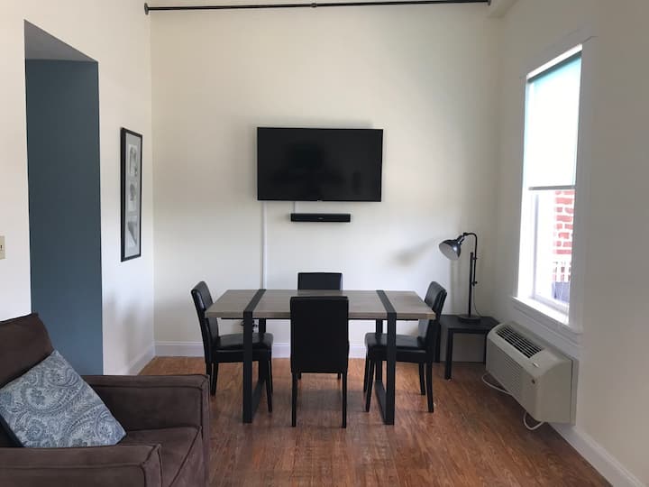 Main Street Downtown Balcony Apartment - Charlottesville, VA