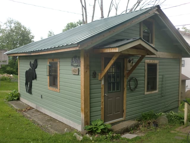 Little Wild Moose 'n' Chick-Inn