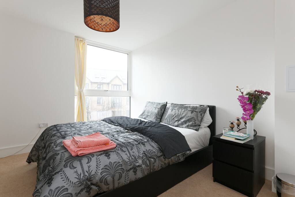 Guest bed room with clean sheets and towels