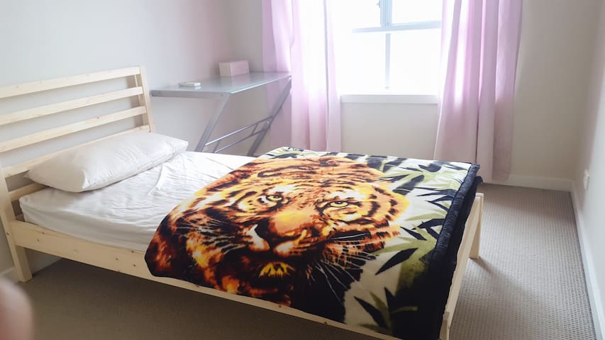 Private bedroom close to train station