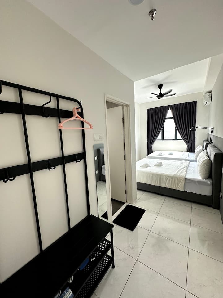 Unidad de doble llave - Habitación 
- 2 Cama matrimonial
- Baño adjunto 
- Aire acondicionado 
- Ventiladores de techo