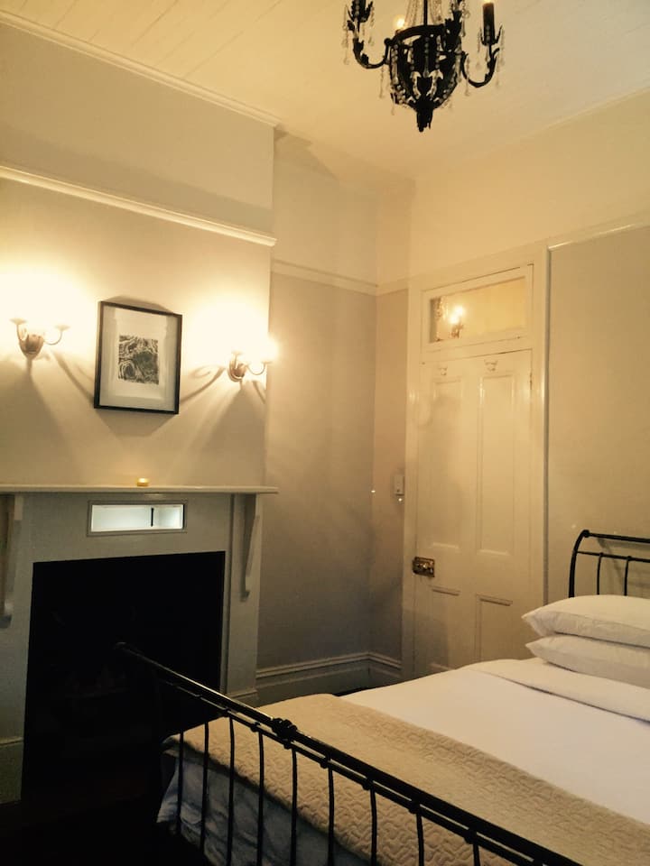 chimenea en el segundo dormitorio