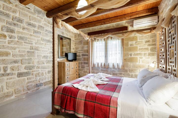 Hectoras Villa in Plaka gallery image 4