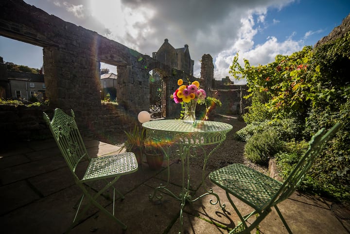 Small courtyard, east tower