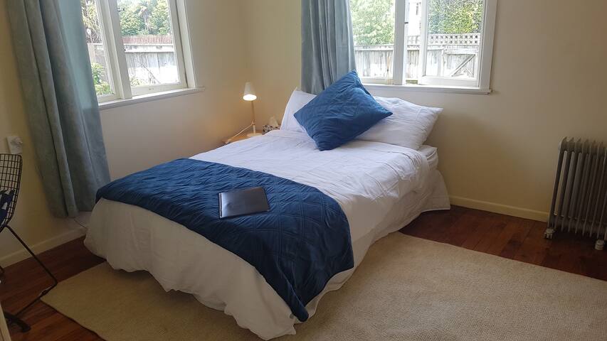 Cheap-as Double bed X