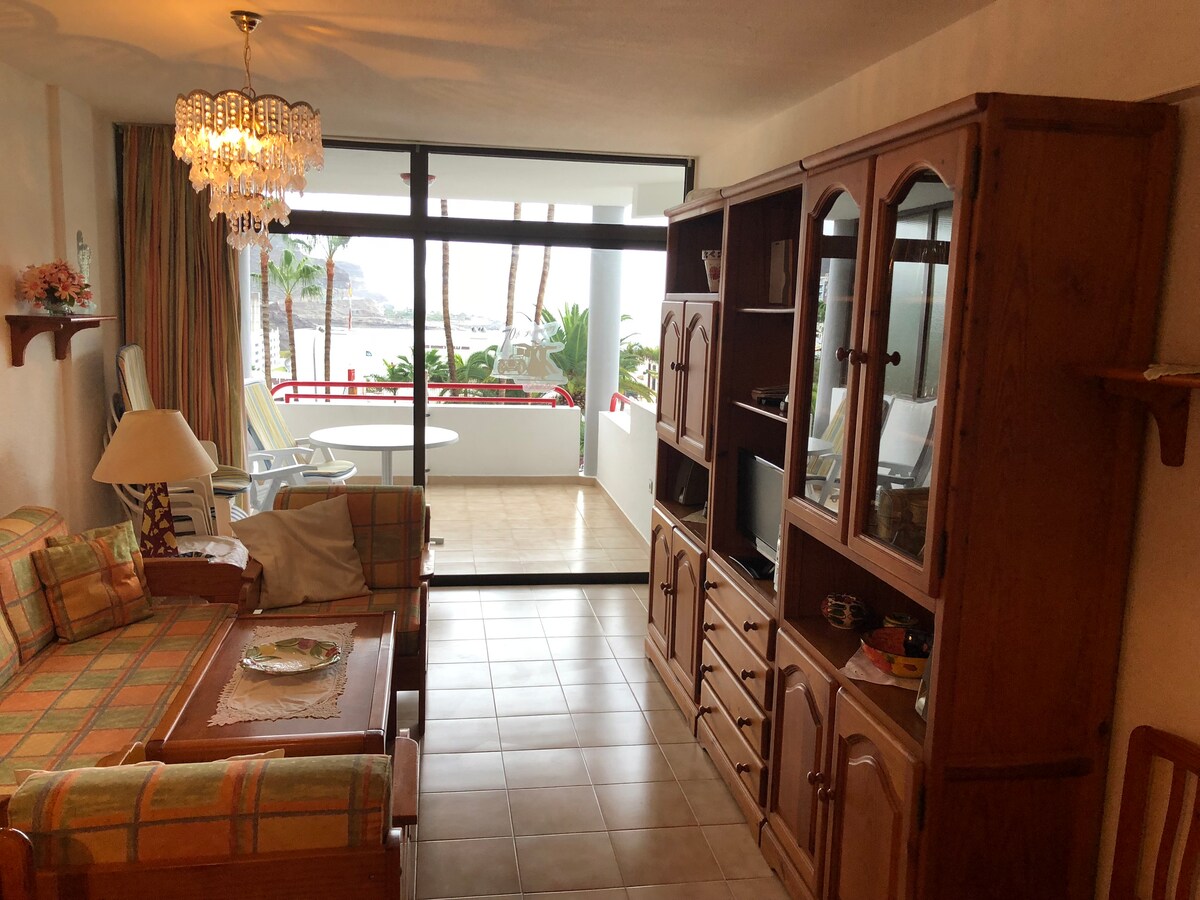 Sala de estar con balcón