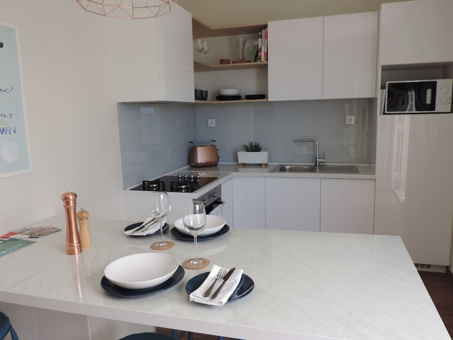 Fully equipped kitchen with oven, dishwasher, microwave and fridge