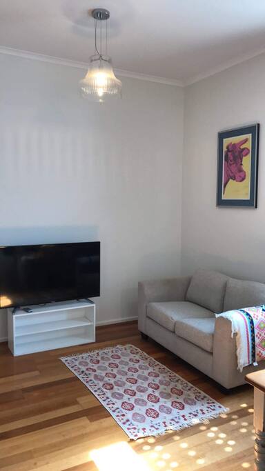 Living (lower floor)