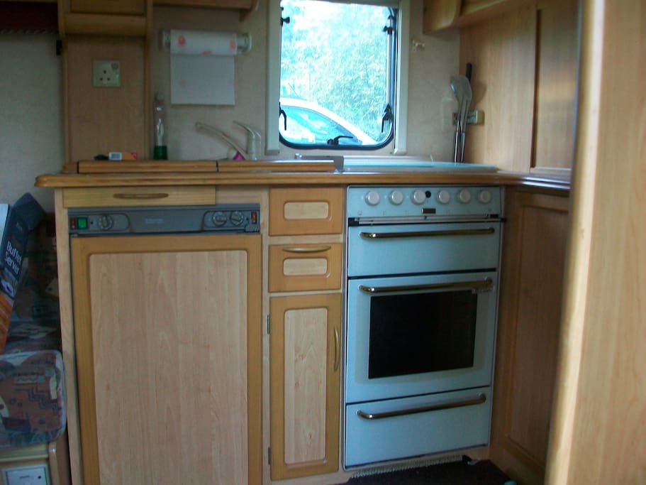 Cooker, hob,grill and fridge