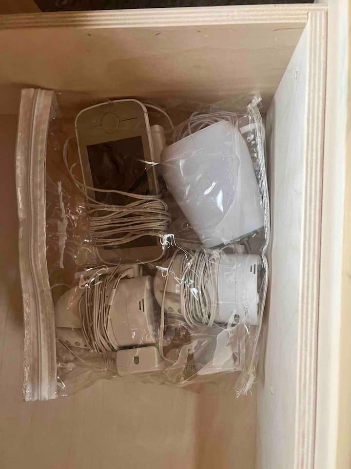 Baby Monitor ერთად 2 კამერები და ორი გზა ხმა. 
Baby Soother თეთრი ხმაურით და სიმღერებით. 