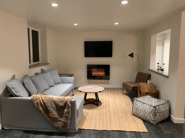 Revy Retreat- Clean 2 Br Custom Built Suite - 雷夫爾斯托克