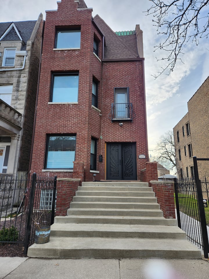 Spacious Flat Minutes To S Loop & Downtown Chicago - Chicago, IL