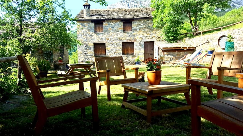2 houses in Bestué, 20km from Aínsa!