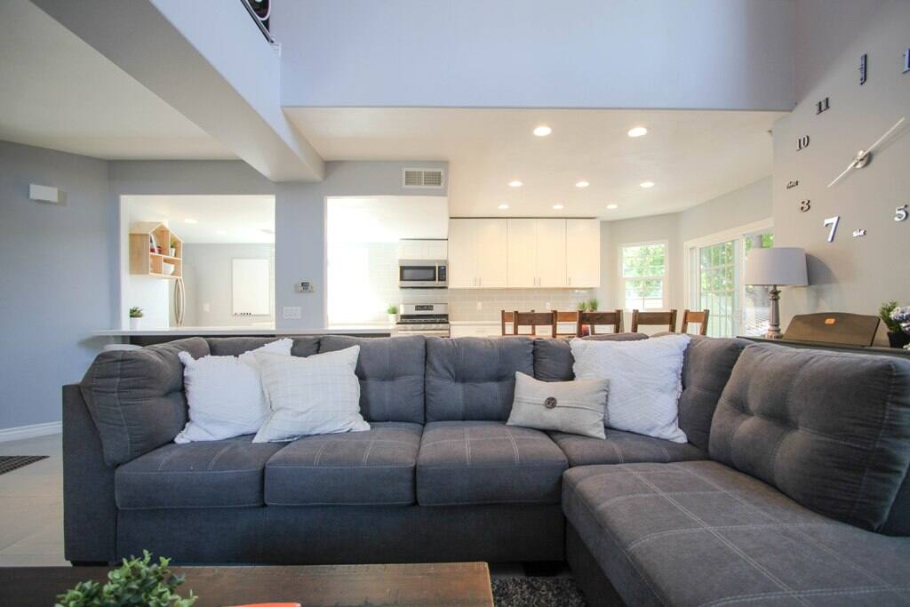 Relax on the sofa and watch Netflix or Amazon Prime on the 60" smart HDTV