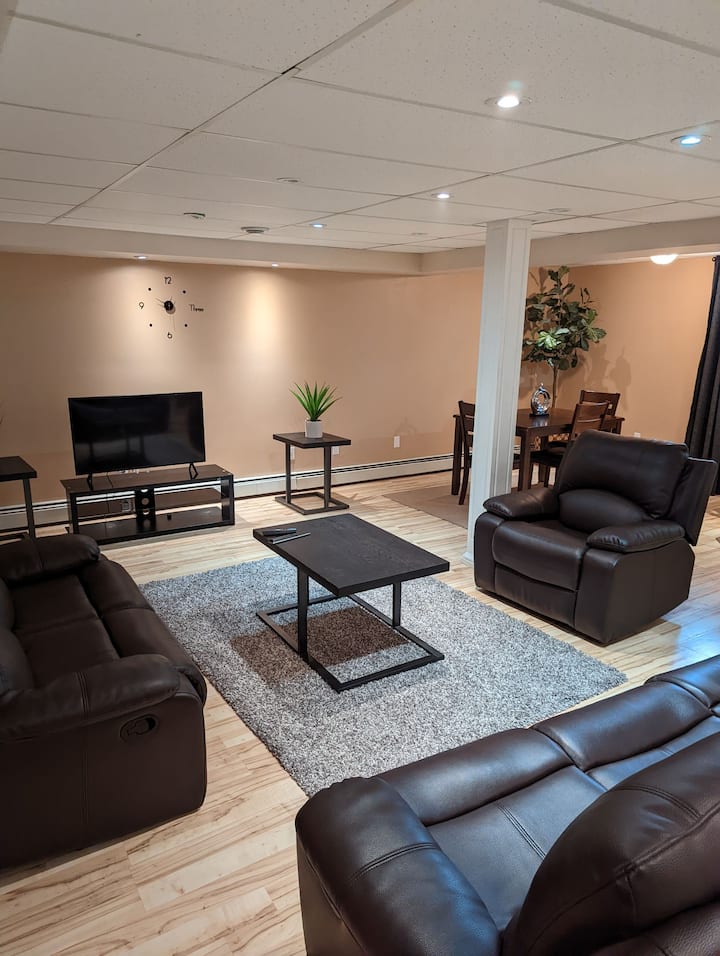 Cozy 2 Bdrm Basement Suite
Great Location - Westlake