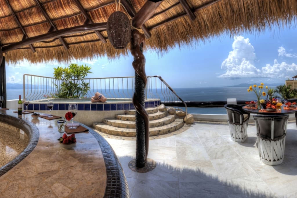 villa 3 pool and jacuzzi