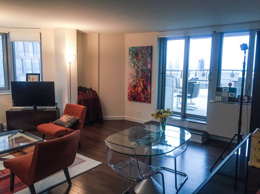 Spacious living room