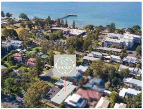 Smith Girls Shack 3 Cowes  Great location !