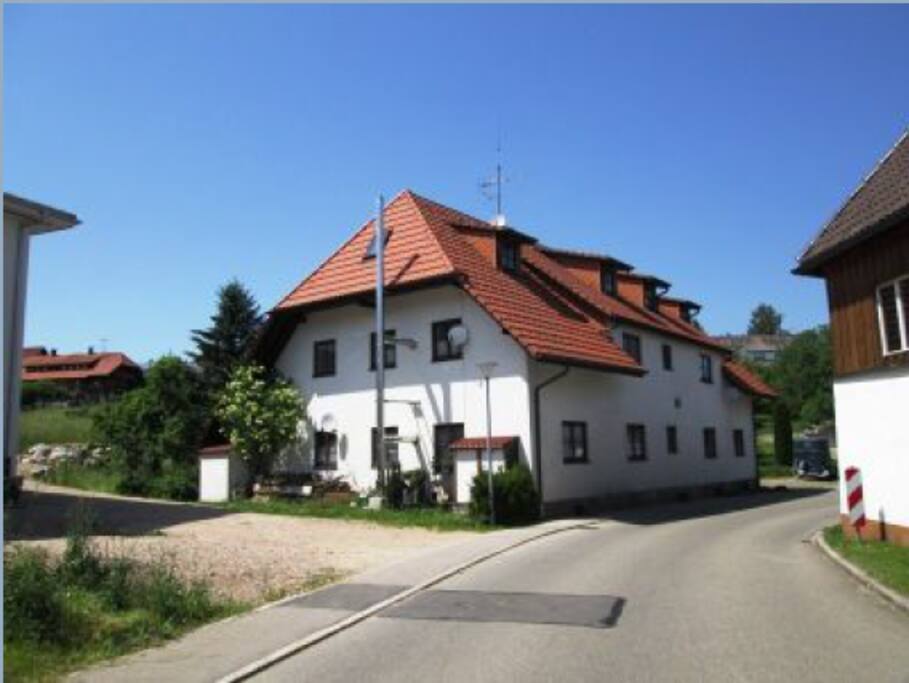 Sie wohnen in einem sehr gepflegten Haus