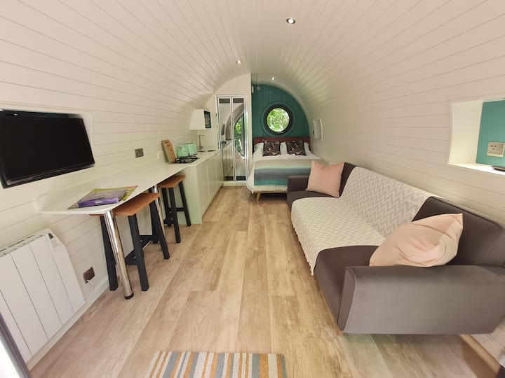 The Hide - Cleddau Lodge. Luxury Woodland Retreat - Haverfordwest