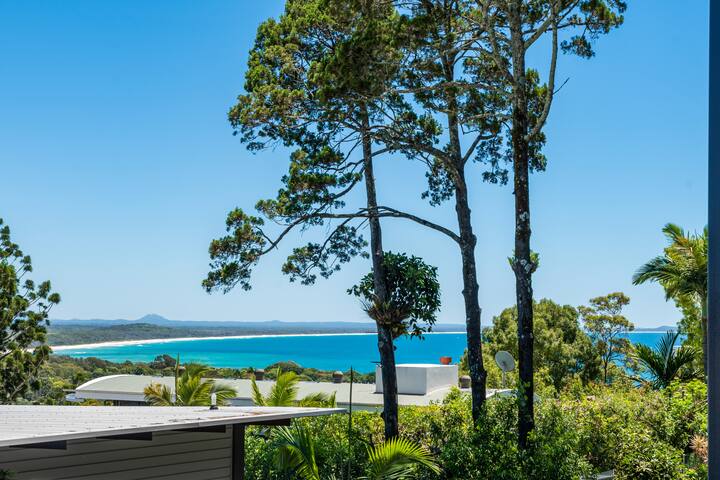 Stunning Townhouse with Amazing Ocean Views gallery image 2