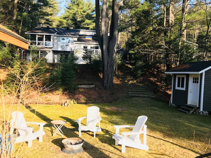 *Hot Tub*Firepit*Kayaks*SUPS*Canoe*Woodstove Cottages for Rent in