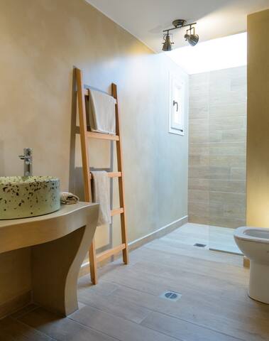 Villa Enigma – 3 bedroom villa with a private pool gallery image 3