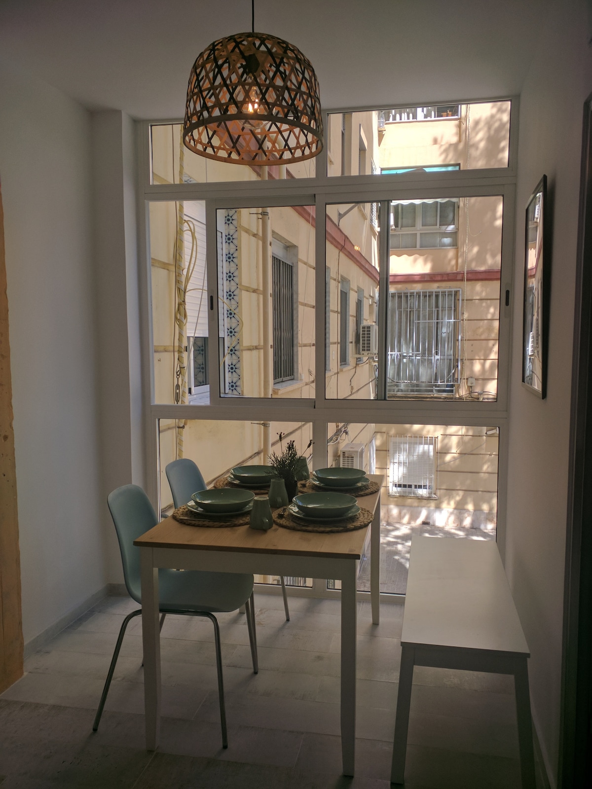 Successful Airbnb property: A bright apartment with 4 double bedrooms and 4 bathrooms in Algirós