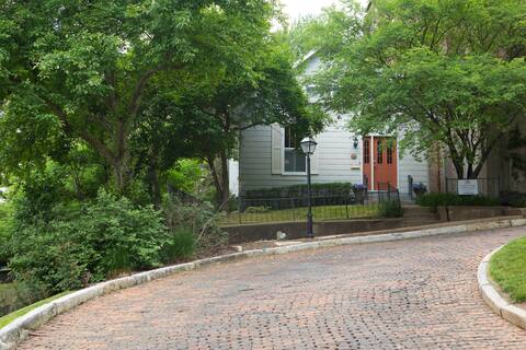 Snake Alley Inn, a one-of-a-kind location.