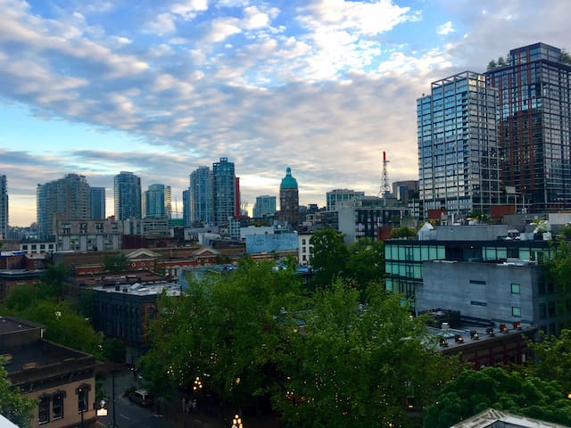 Stunning Penthouse Rooftop Patio in Gastown