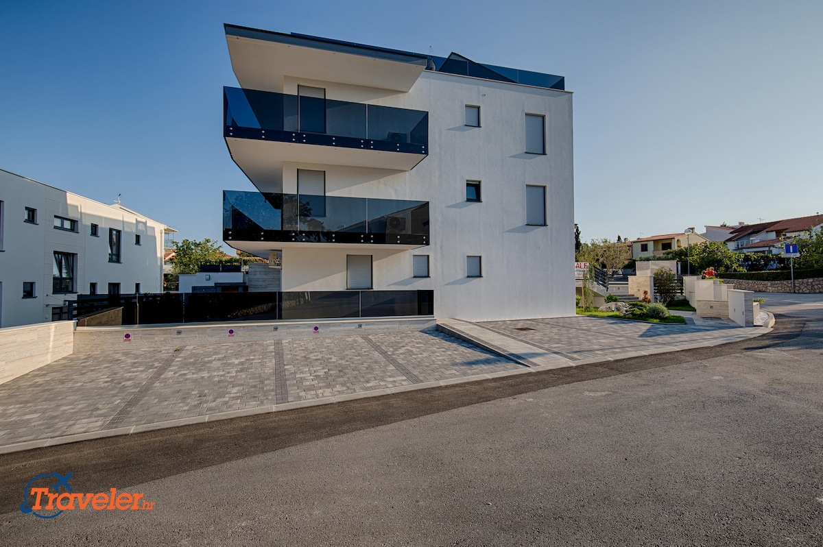 Drinković 2+2 Pine · Luxury apartment, few steps from beach and center