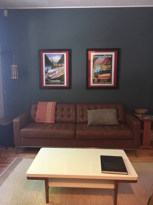 Stylish and comfortable living room, perfect for relaxing.