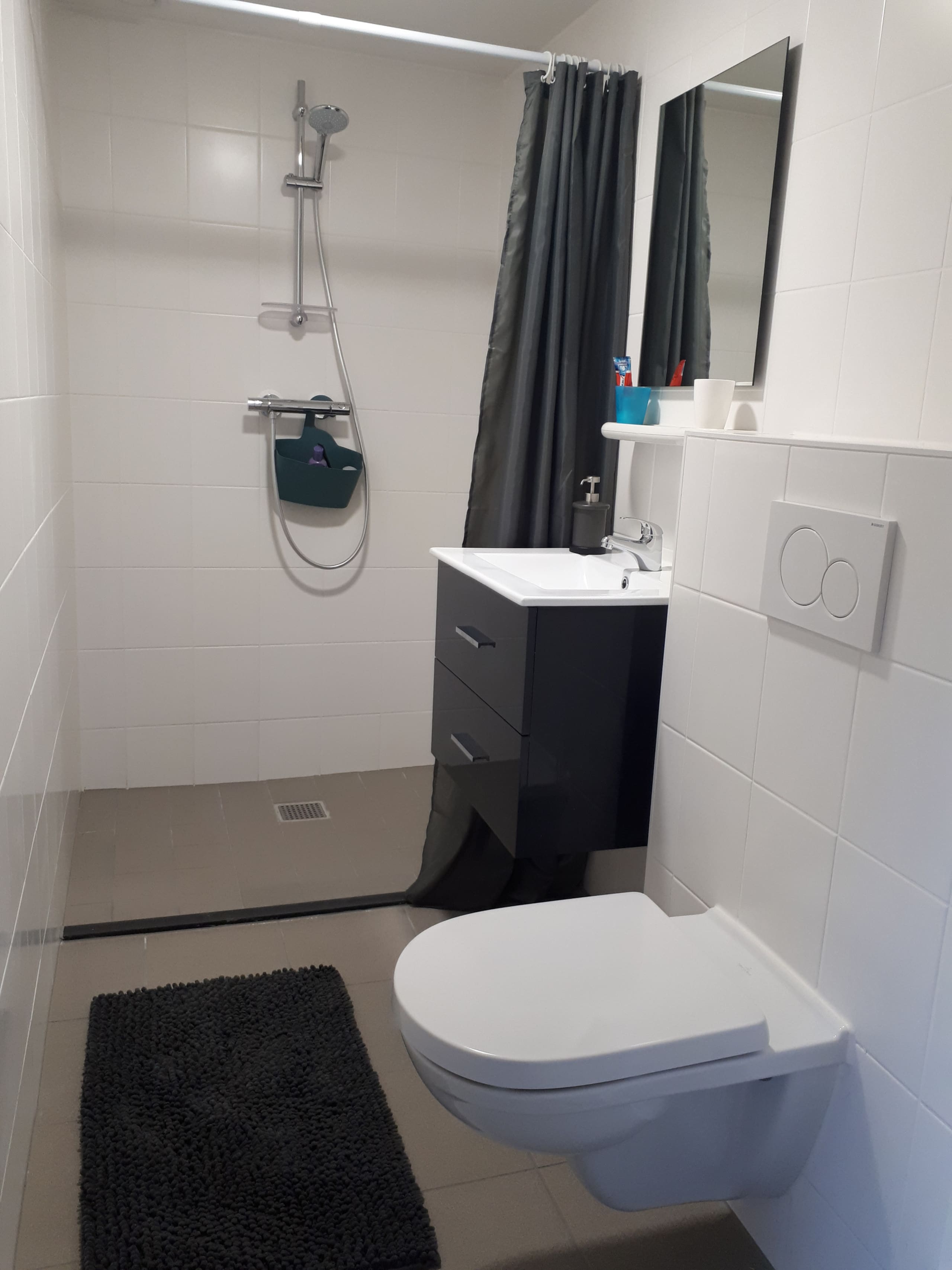 Beautiful and stylish cottage near AMS w/parking - Photo 8