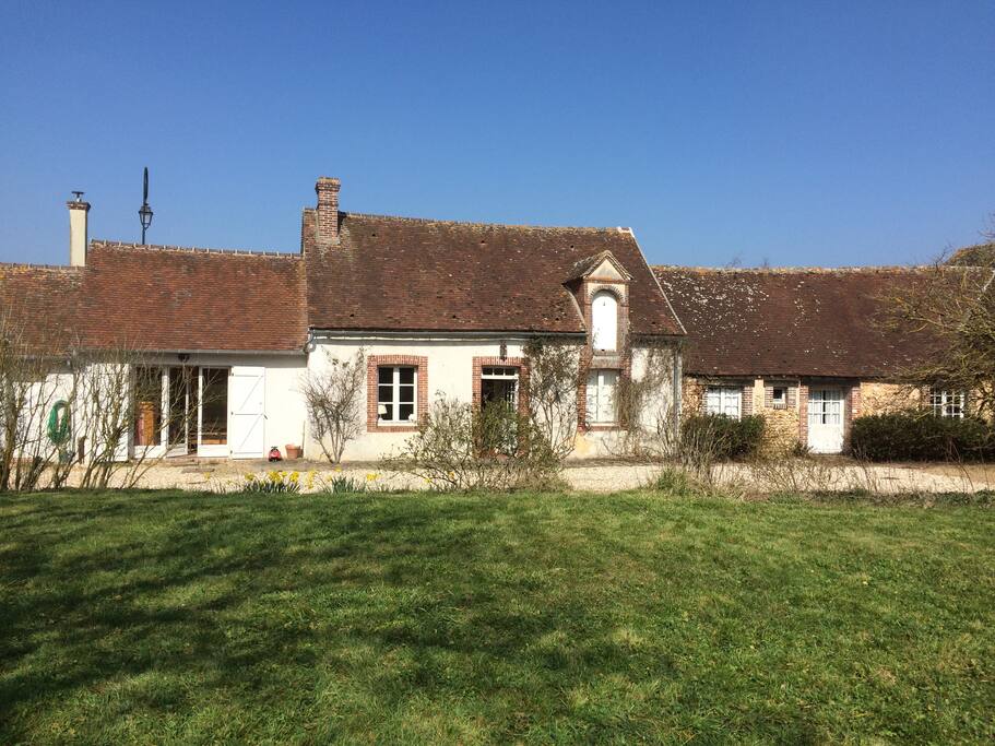 La maison est une ancienne ferme rénovée