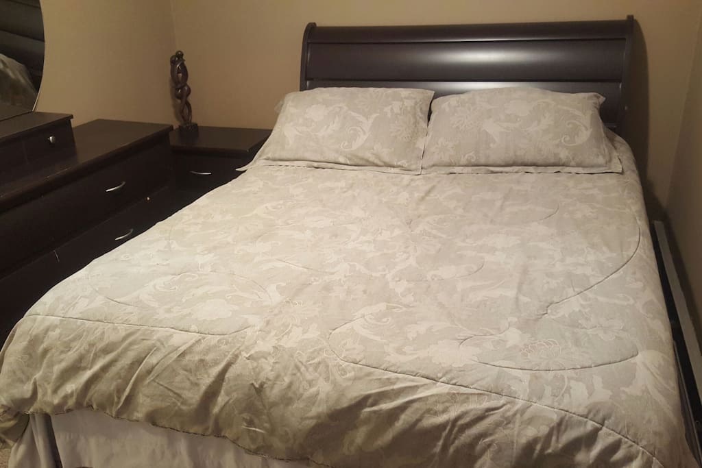 Queen bedroom set