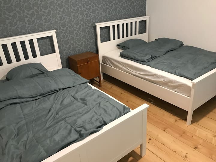 (kids) bedroom / second bedroom with 2 double beds