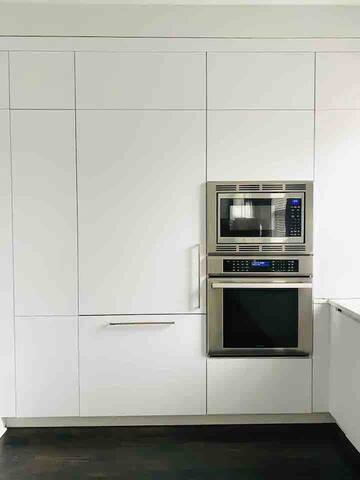 Luxury 4 bed Boston home near beach w/roof deck gallery image 5