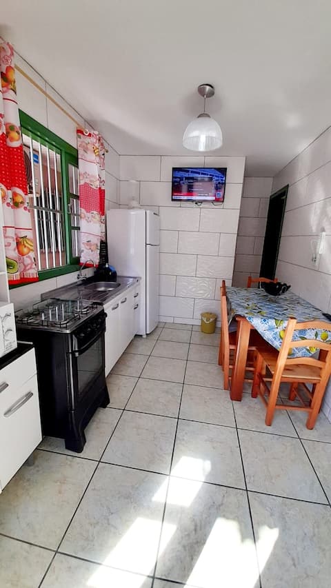 Anúncio popular: 01) House next to the beach, 2 bedrooms, kitchen, bathroom em Barra Da Lagoa