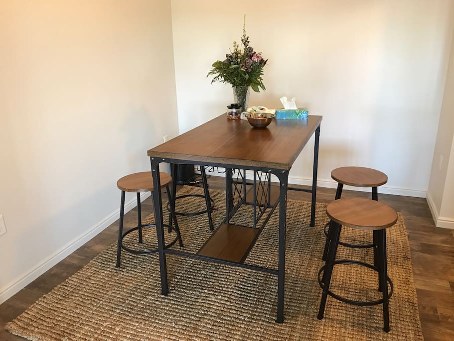 Breakfast Nook and Table