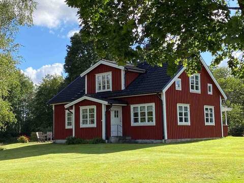 House privately located by a lake