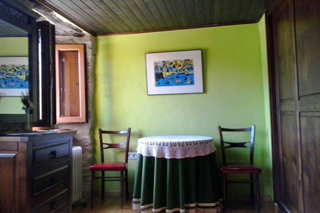 Otro lado de la misma habitación.