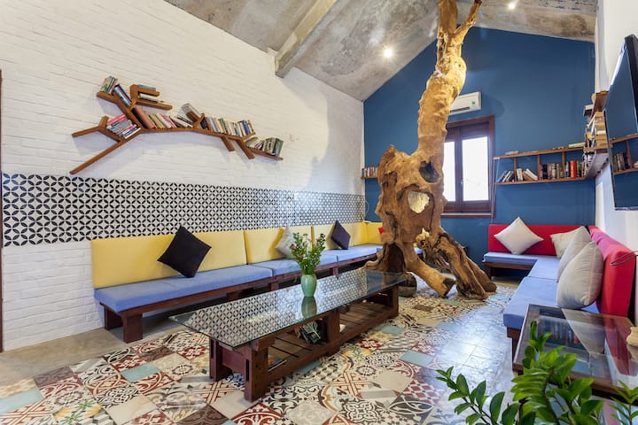 Second floor living room lounge