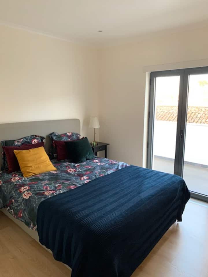 2 spavaće sobe na 1. katu s izlazom na terasu  