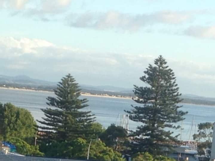 WATERVIEWS - CBD Walk to Marina-Beach-Restaurants