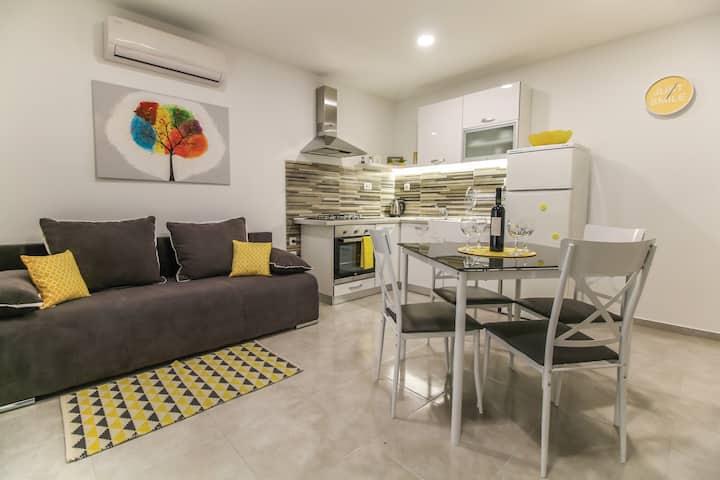 In city/away from crowds - PARKING,GARDEN,PRIVACY