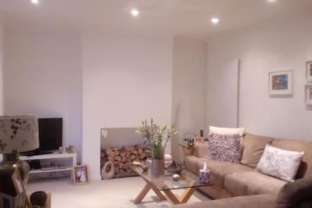 Semi detached house central to